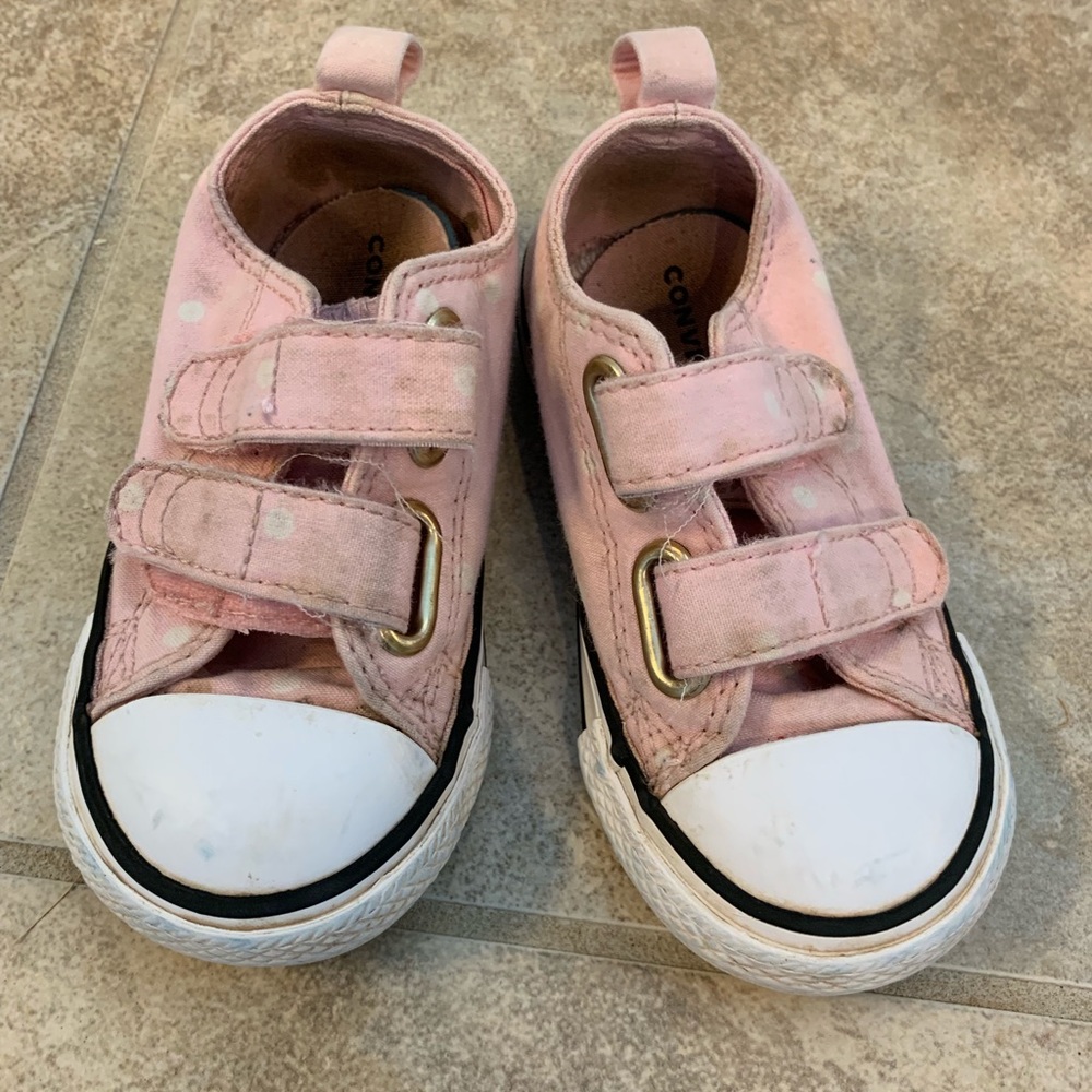 Toddlers girls converse velcro size 6 pink